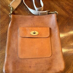 Mulberry Saddle Leather Messenger Bag with Front Pocket EUC